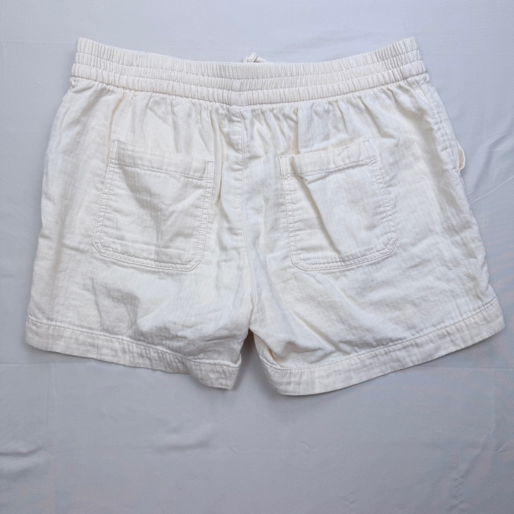 Old Navy Women's Cream Cargo Shorts - Picture 4 of 8